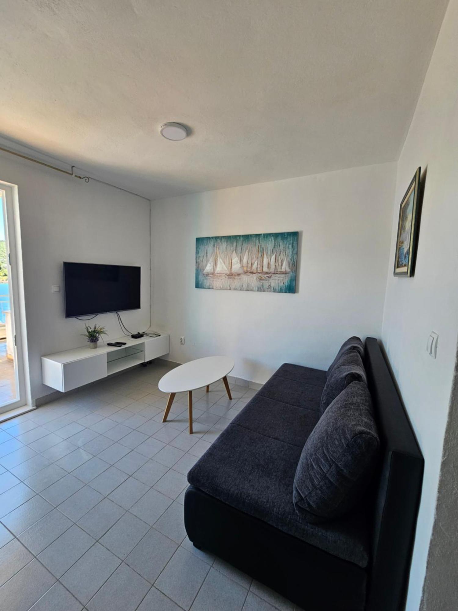 Apartments Lucin Veliki Drvenik Ngoại thất bức ảnh