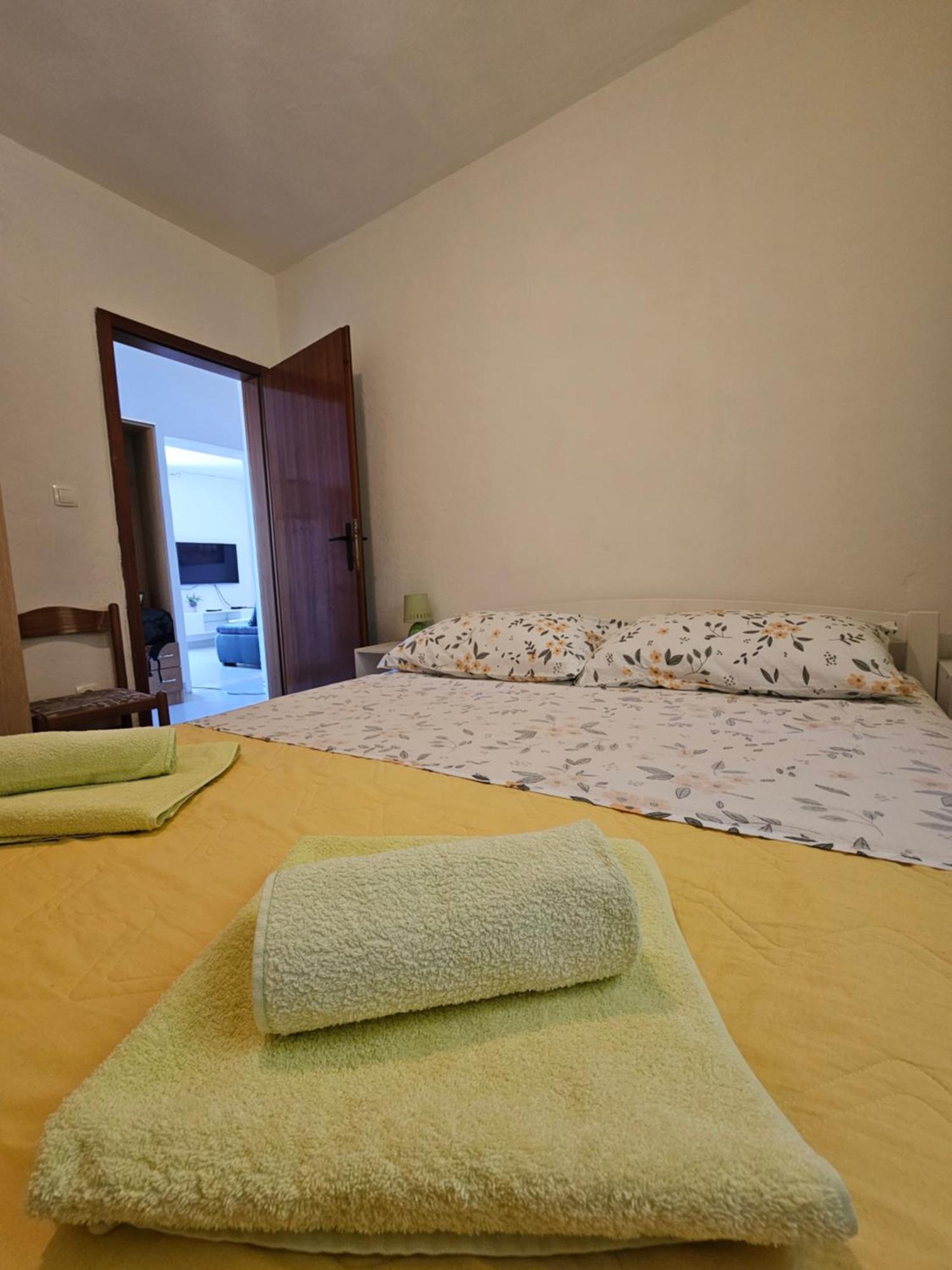 Apartments Lucin Veliki Drvenik Ngoại thất bức ảnh