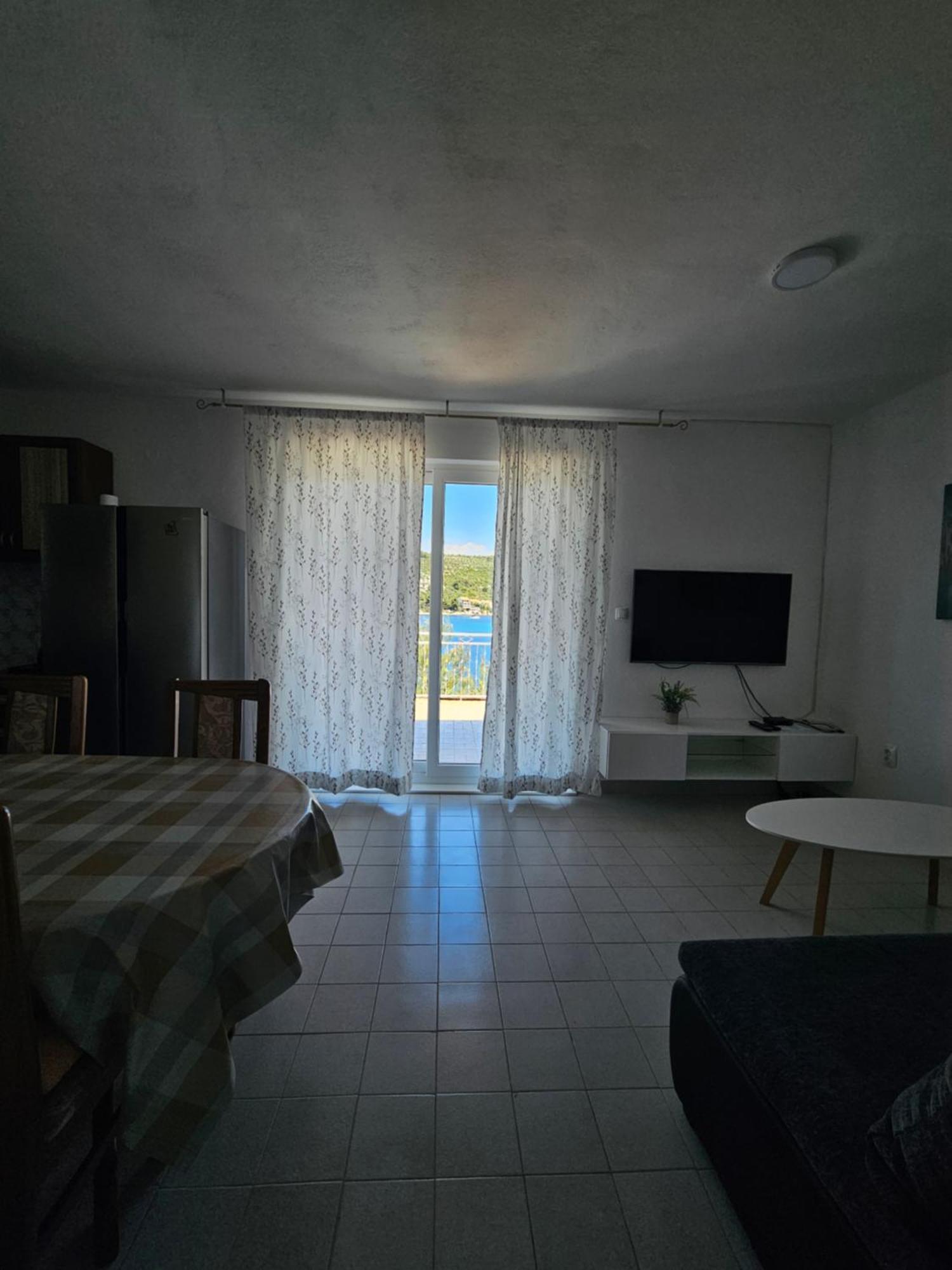 Apartments Lucin Veliki Drvenik Ngoại thất bức ảnh