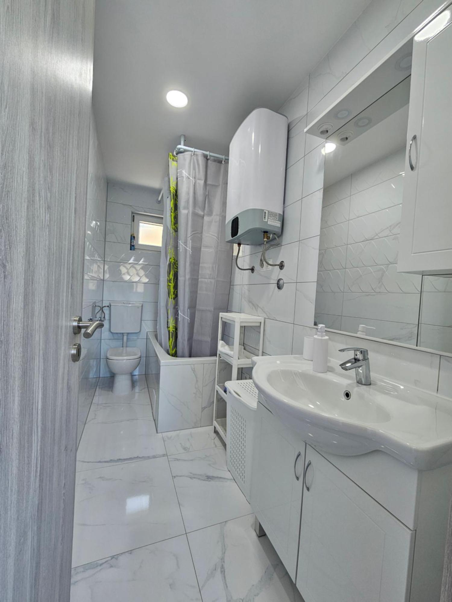 Apartments Lucin Veliki Drvenik Ngoại thất bức ảnh